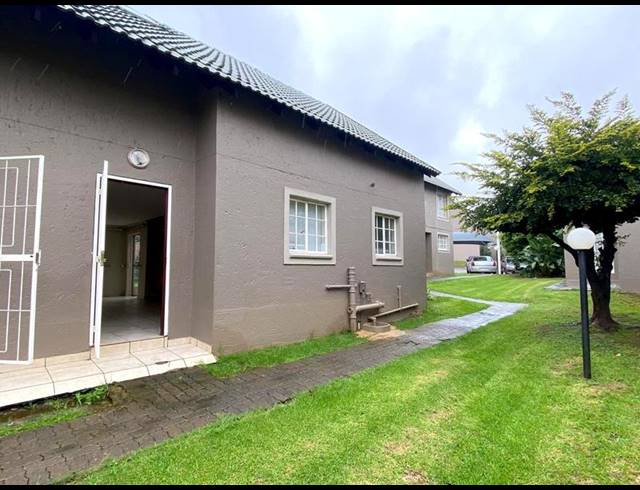 3 BEDROOM APARTMENT FOR SALE IN BASSONIA ROCK